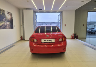 Подержанный автомобиль Toyota Corolla Sedan 2008 года (5 фото)
