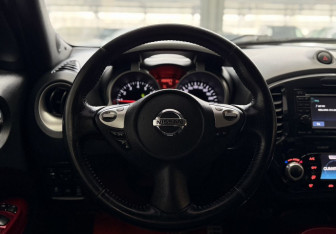 Подержанный автомобиль Nissan Juke 2011 года (12 фото)