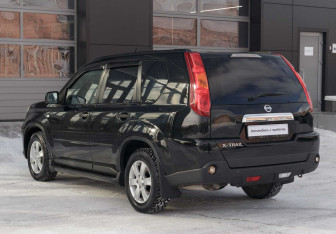 Подержанный автомобиль Nissan X-Trail 2007 года (7 фото)
