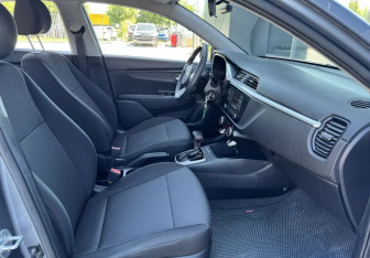 Подержанный автомобиль Kia Rio Hatchback 2020 года (17 фото)