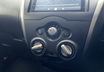 Подержанный автомобиль Nissan Note 2015 года (15 фото)