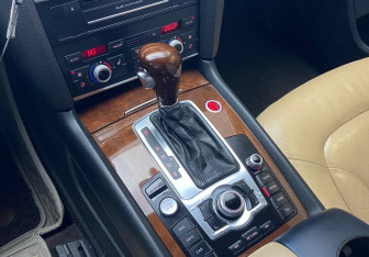 Подержанный автомобиль Audi Q7 2010 года (12 фото)