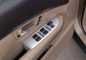 Подержанный автомобиль Lexus RX 2005 года (18 фото)