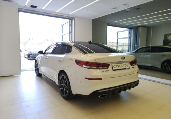 Подержанный автомобиль Kia Optima Sedan 2019 года (6 фото)
