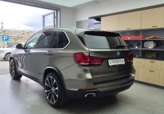Подержанный автомобиль BMW X5 2017 года (6 фото)