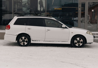 Подержанный автомобиль Nissan Wingroad 2002 года (4 фото)