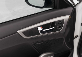 Подержанный автомобиль Hyundai Veloster 2012 года (17 фото)