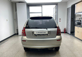 Подержанный автомобиль Toyota Nadia 1998 года (6 фото)