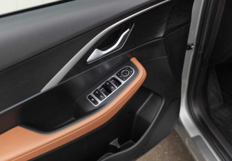 Подержанный автомобиль Omoda C5 2022 года (17 фото)