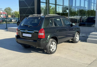 Подержанный автомобиль Hyundai Tucson 2006 года (8 фото)
