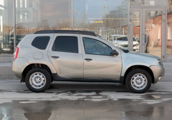Подержанный автомобиль Renault Duster 2014 года (4 фото)