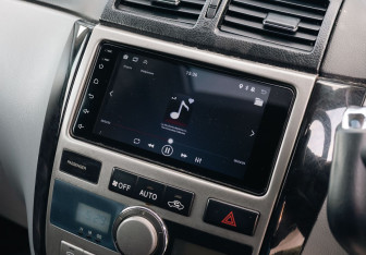 Подержанный автомобиль Toyota Ipsum 2001 года (13 фото)