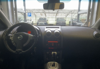 Подержанный автомобиль Nissan Qashqai 2008 года (8 фото)