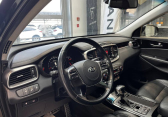 Подержанный автомобиль Kia Sorento 2018 года (12 фото)