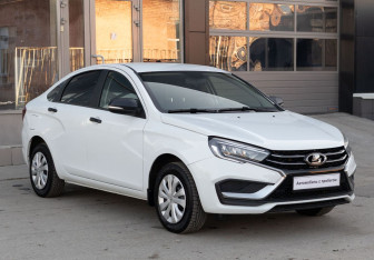 Подержанный автомобиль LADA (ВАЗ) Vesta Sedan 2023 года (3 фото)