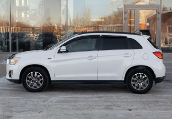 Подержанный автомобиль Mitsubishi ASX 2014 года (8 фото)