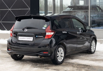 Подержанный автомобиль Nissan Note 2017 года (5 фото)