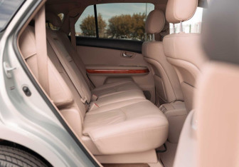 Подержанный автомобиль Lexus RX 2007 года (20 фото)