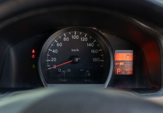 Подержанный автомобиль Nissan NV200 2014 года (13 фото)