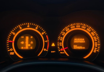 Подержанный автомобиль Toyota Corolla Sedan 2006 года (12 фото)