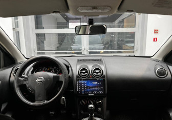 Подержанный автомобиль Nissan Qashqai 2010 года (10 фото)