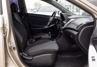 Подержанный автомобиль Hyundai Solaris Sedan 2011 года (18 фото)