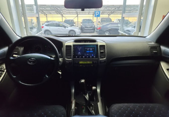 Подержанный автомобиль Toyota Land Cruiser Prado 2006 года (8 фото)