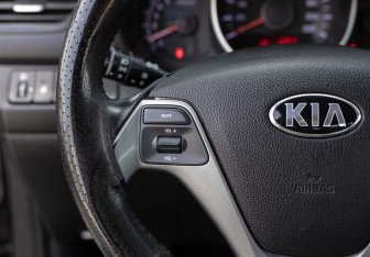 Подержанный автомобиль Kia Rio Sedan 2016 года (12 фото)