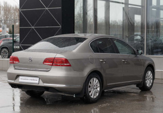Подержанный автомобиль Volkswagen Passat Sedan 2012 года (5 фото)
