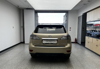 Подержанный автомобиль Lexus RX 2009 года (5 фото)