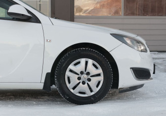 Подержанный автомобиль Opel Insignia Liftback 2014 года (9 фото)