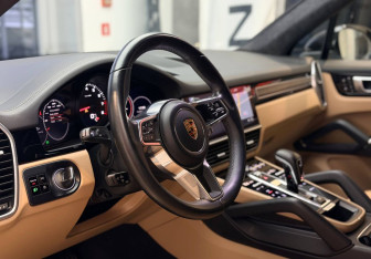 Подержанный автомобиль Porsche Cayenne 2019 года (11 фото)