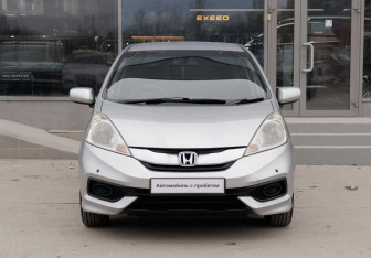 Подержанный автомобиль Honda Fit Shuttle 2014 года (2 фото)