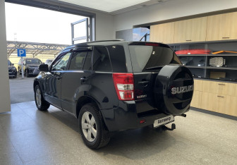 Подержанный автомобиль Suzuki Grand Vitara 2011 года (6 фото)