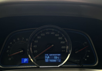 Подержанный автомобиль Toyota RAV4 2013 года (12 фото)