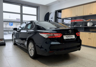 Подержанный автомобиль Toyota Camry Sedan 2018 года (5 фото)
