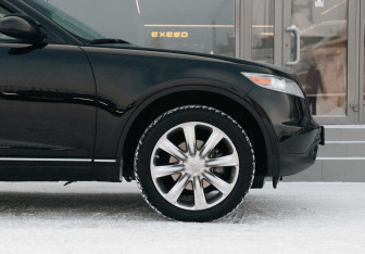 Подержанный автомобиль Infiniti FX 2003 года (9 фото)