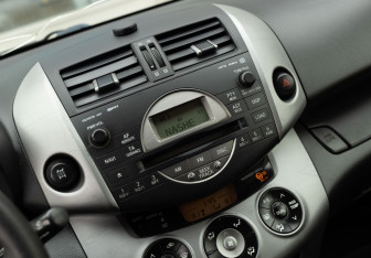 Подержанный автомобиль Toyota RAV4 2008 года (13 фото)