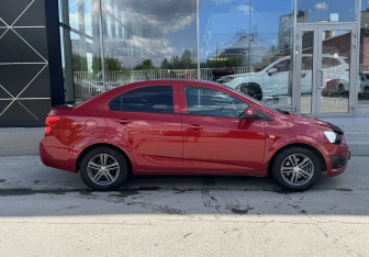 Подержанный автомобиль Chevrolet Aveo Sedan 2012 года (8 фото)