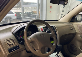 Подержанный автомобиль Hyundai Tucson 2006 года (8 фото)