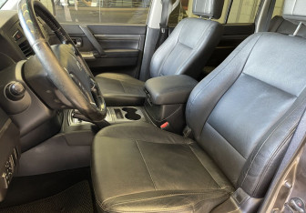 Подержанный автомобиль Mitsubishi Pajero 2012 года (8 фото)