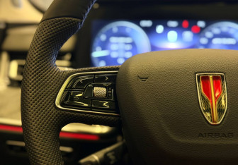 Новый Hongqi HS5 2024 (16 фото)