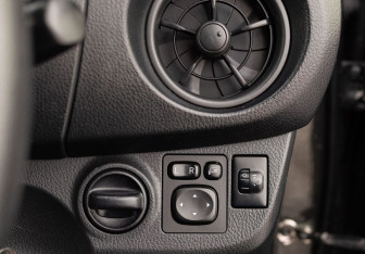 Подержанный автомобиль Toyota Vitz 2019 года (18 фото)