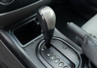 Подержанный автомобиль Ford Escape 2005 года (14 фото)