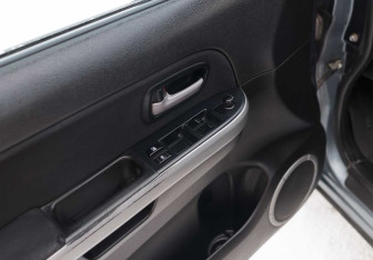 Подержанный автомобиль Suzuki Grand Vitara 2007 года (15 фото)