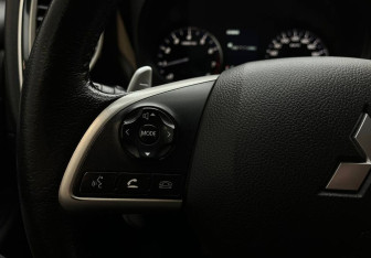 Подержанный автомобиль Mitsubishi Outlander 2013 года (14 фото)