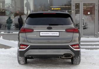 Подержанный автомобиль Hyundai Santa Fe 2018 года (6 фото)