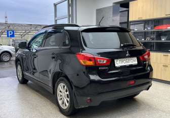 Подержанный автомобиль Mitsubishi ASX 2013 года (6 фото)