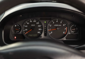 Подержанный автомобиль Nissan Wingroad 2000 года (12 фото)