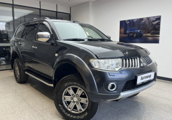 Подержанный автомобиль Mitsubishi Pajero Sport 2011 года (3 фото)